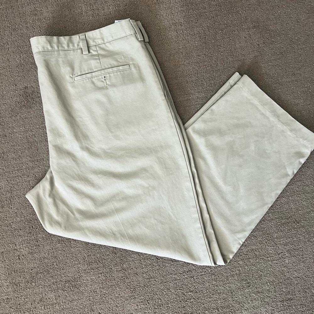 Docker's Mens's Classic fit Khaki Pants size 42x30